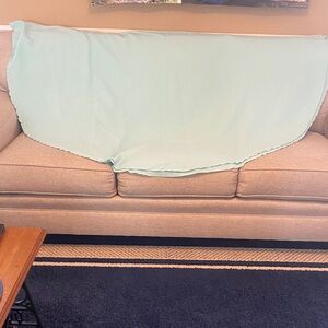 Light Aqua Oval Table Cloth